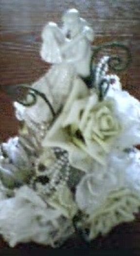 jplightgreenyellowwhitecaketop.JPG (36121 bytes)