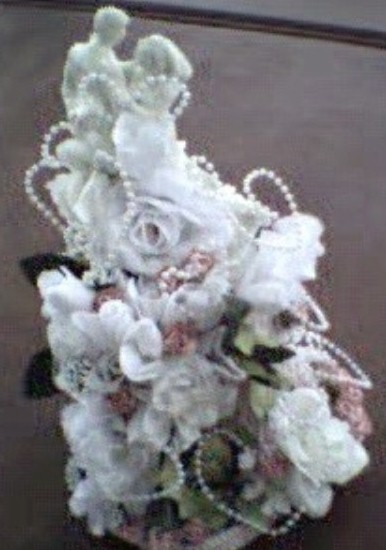 jpwireheartcaketopper.JPG (49002 bytes)